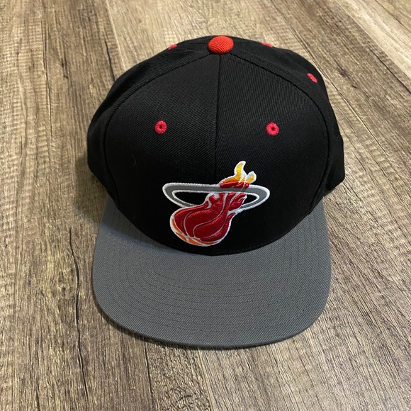 Mitchell & Ness Other - Mitchell & Ness Heat SnapBack NWOT